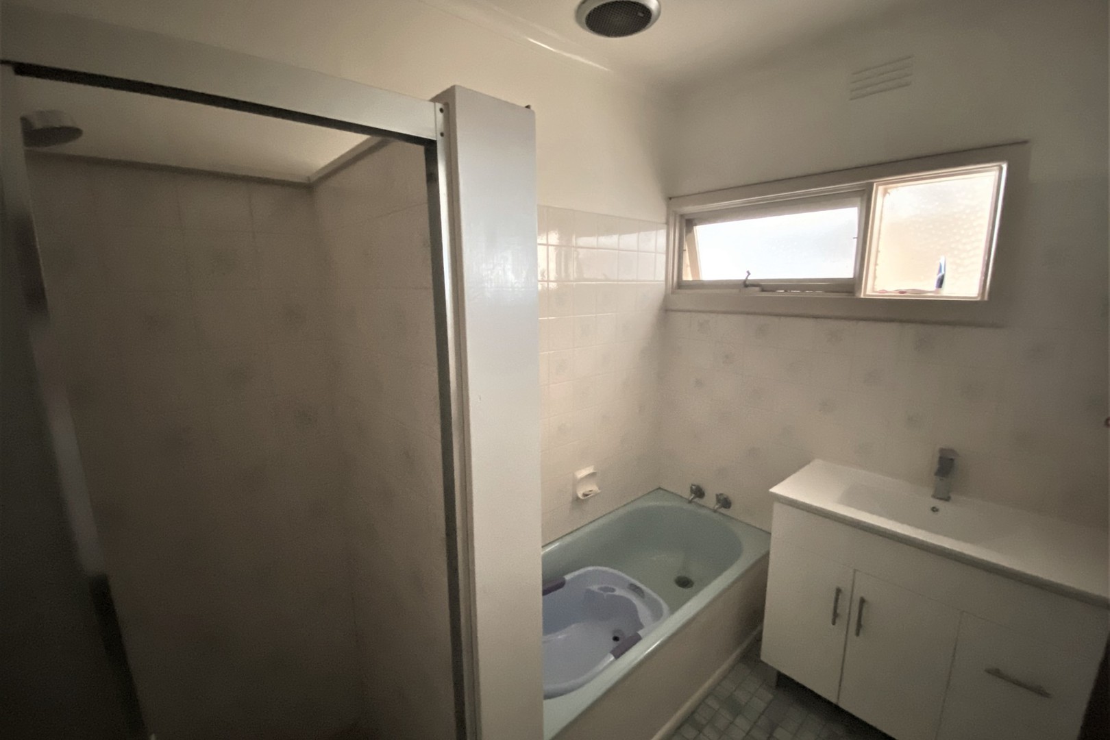 30 Burbank Drive, Reservoir, VIC 3073, Reservoir - Thumbnail 4