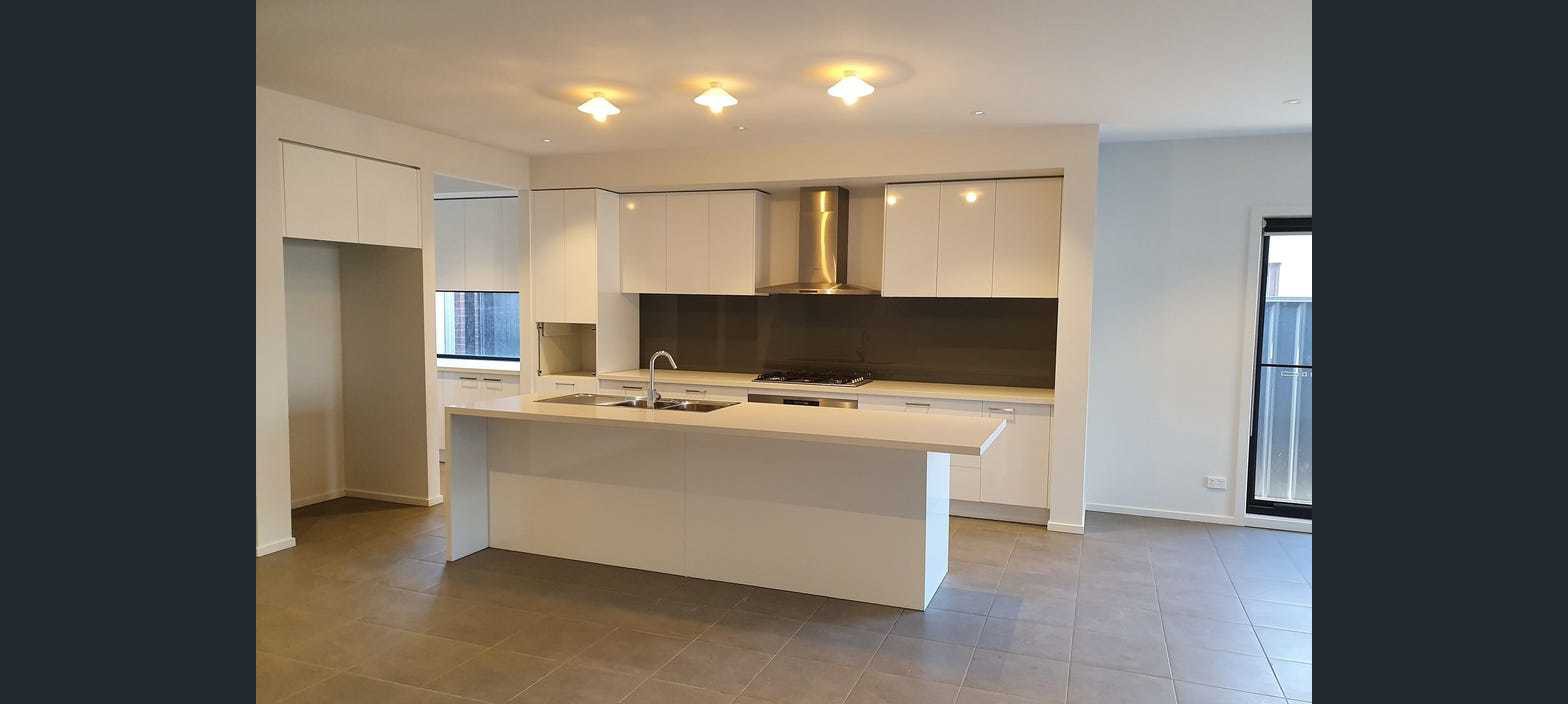 30 Calvert Circuit, Wollert, VIC 3750 - Thumbnail 2 - 04/10/2024