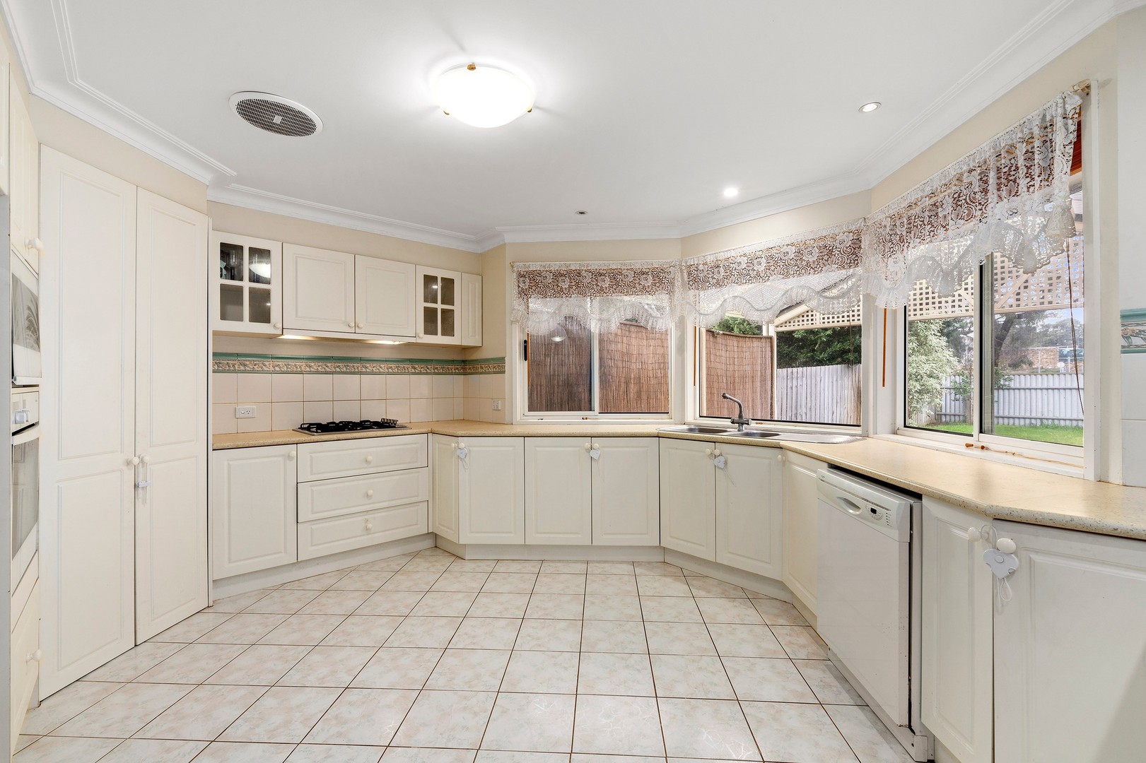 30 Coventry Crescent, Mill Park, VIC 3082, Mill Park - Thumbnail 2