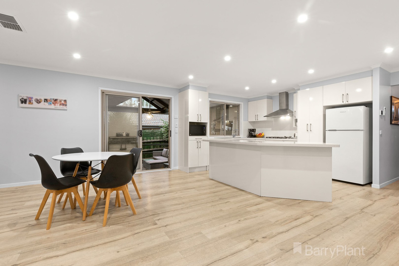 30 Deanswood Way, Narre Warren, VIC 3805, Narre Warren - Thumbnail 2
