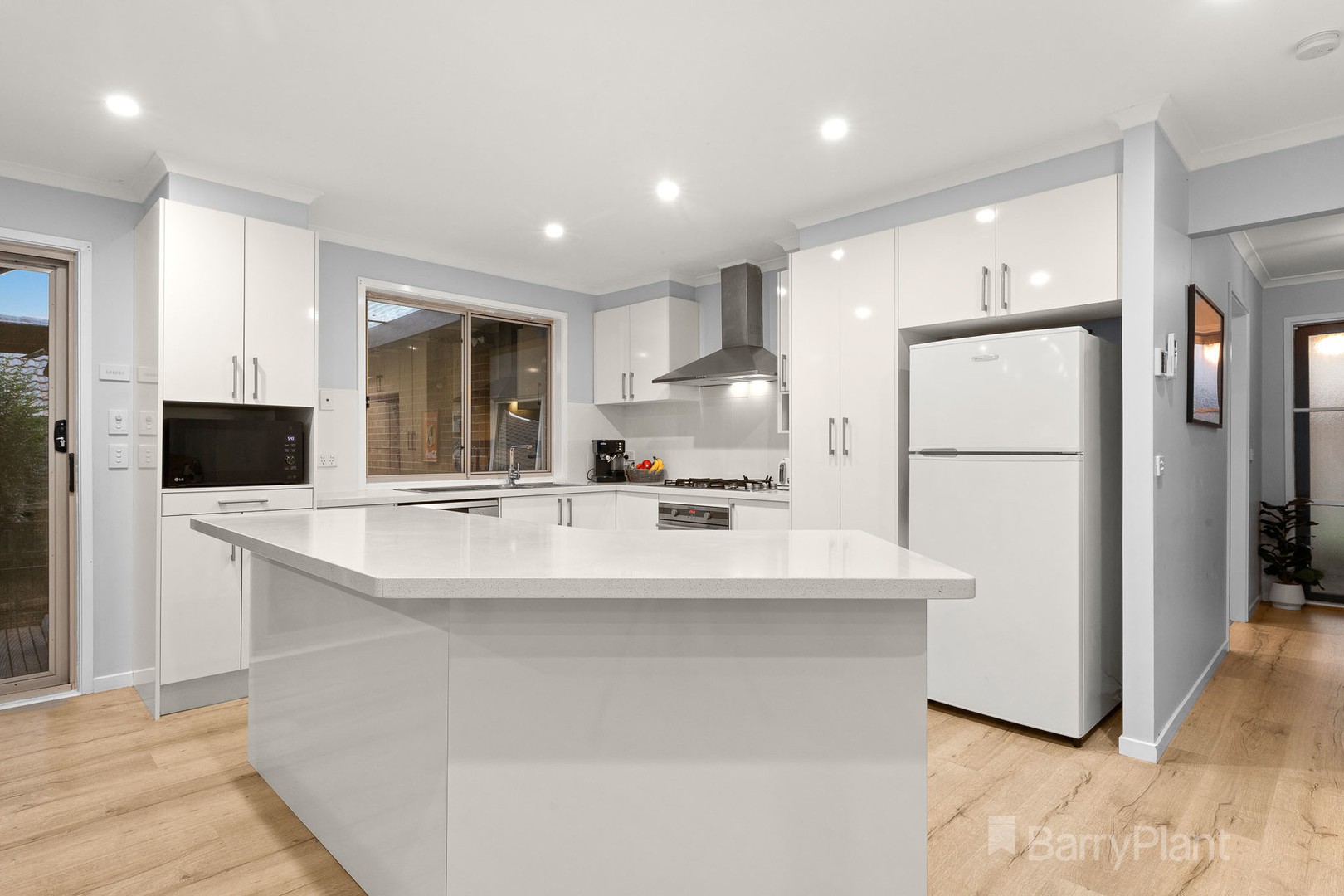 30 Deanswood Way, Narre Warren, VIC 3805, Narre Warren - Thumbnail 4