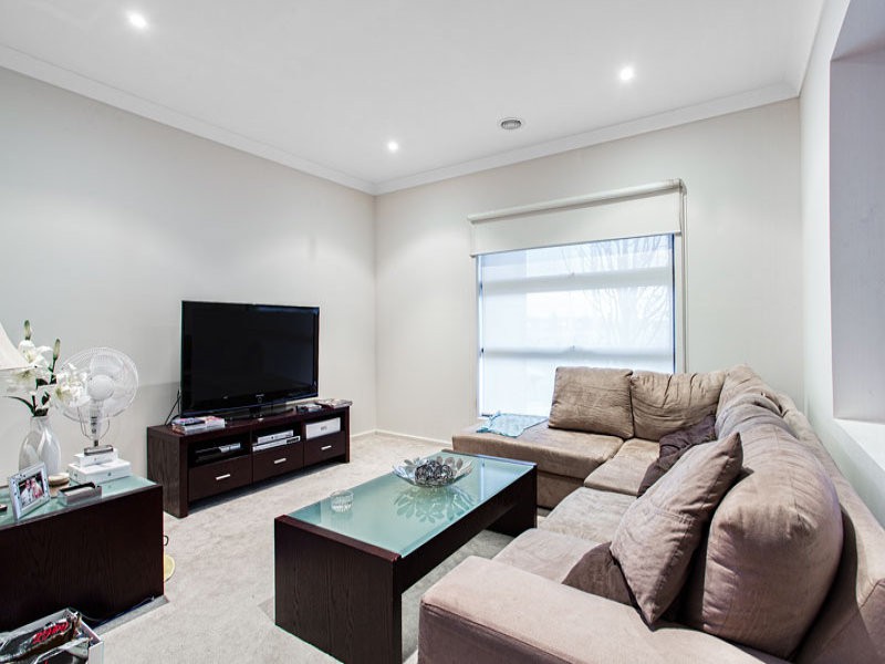 30 Eloura Circuit, Taylors Hill, VIC 3037, Taylors Hill - Thumbnail 3