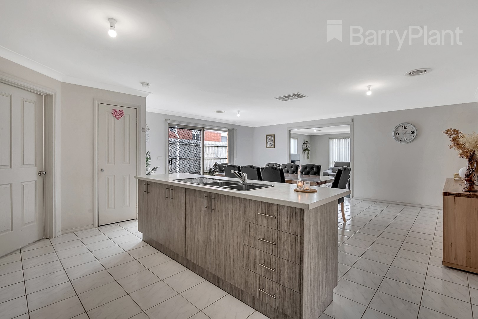 30 Emerald Circuit, Craigieburn, VIC 3064, Craigieburn - Thumbnail 4