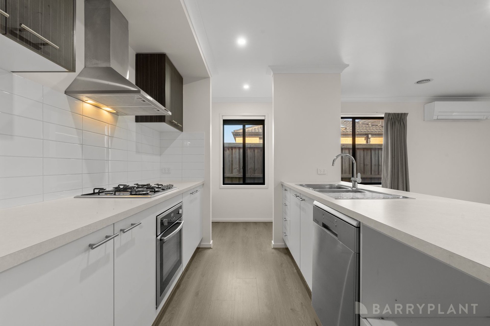 30 Guernsey Street, Clyde North, VIC 3978, Clyde North - Thumbnail 3