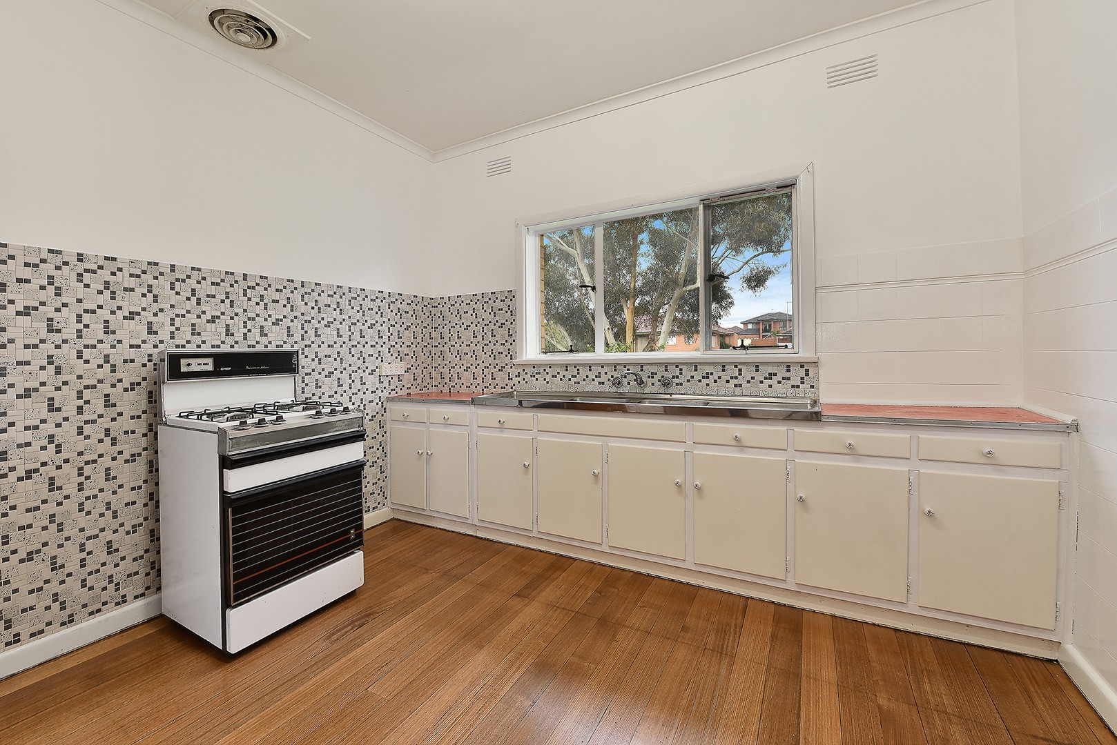 30 Highridge Crescent, Airport West, VIC 3042, Airport West - Thumbnail 2