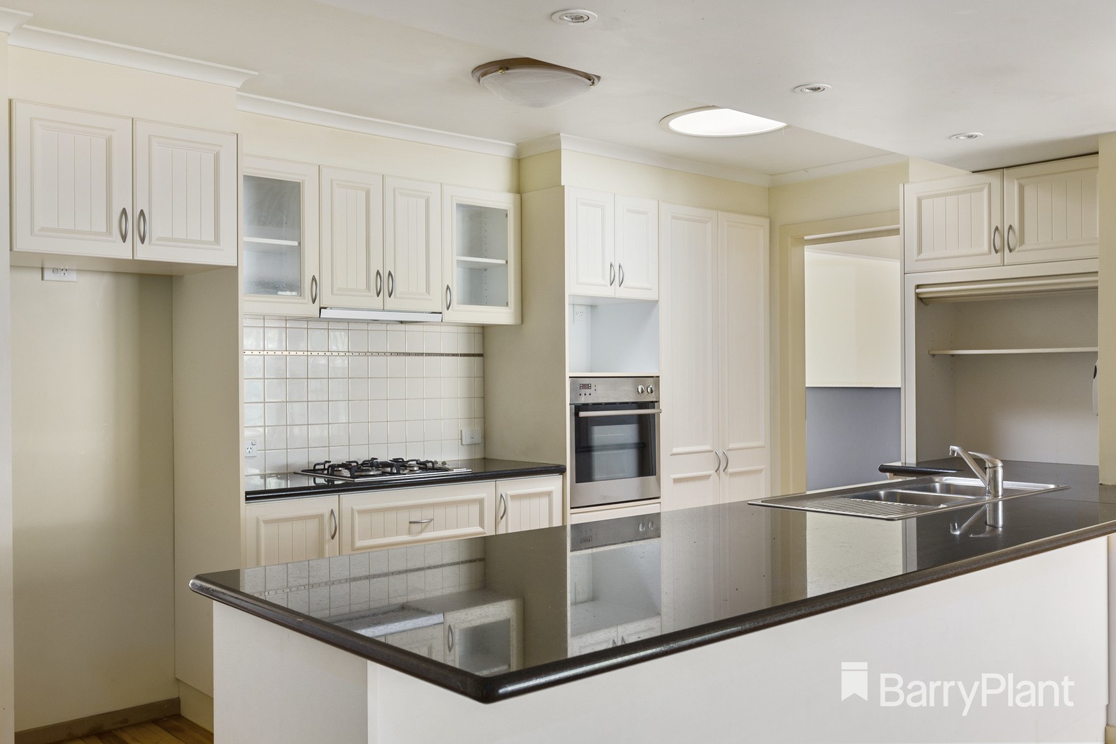 30 Hinkler Road, Glen Waverley, VIC 3150, Glen Waverley - Thumbnail 2