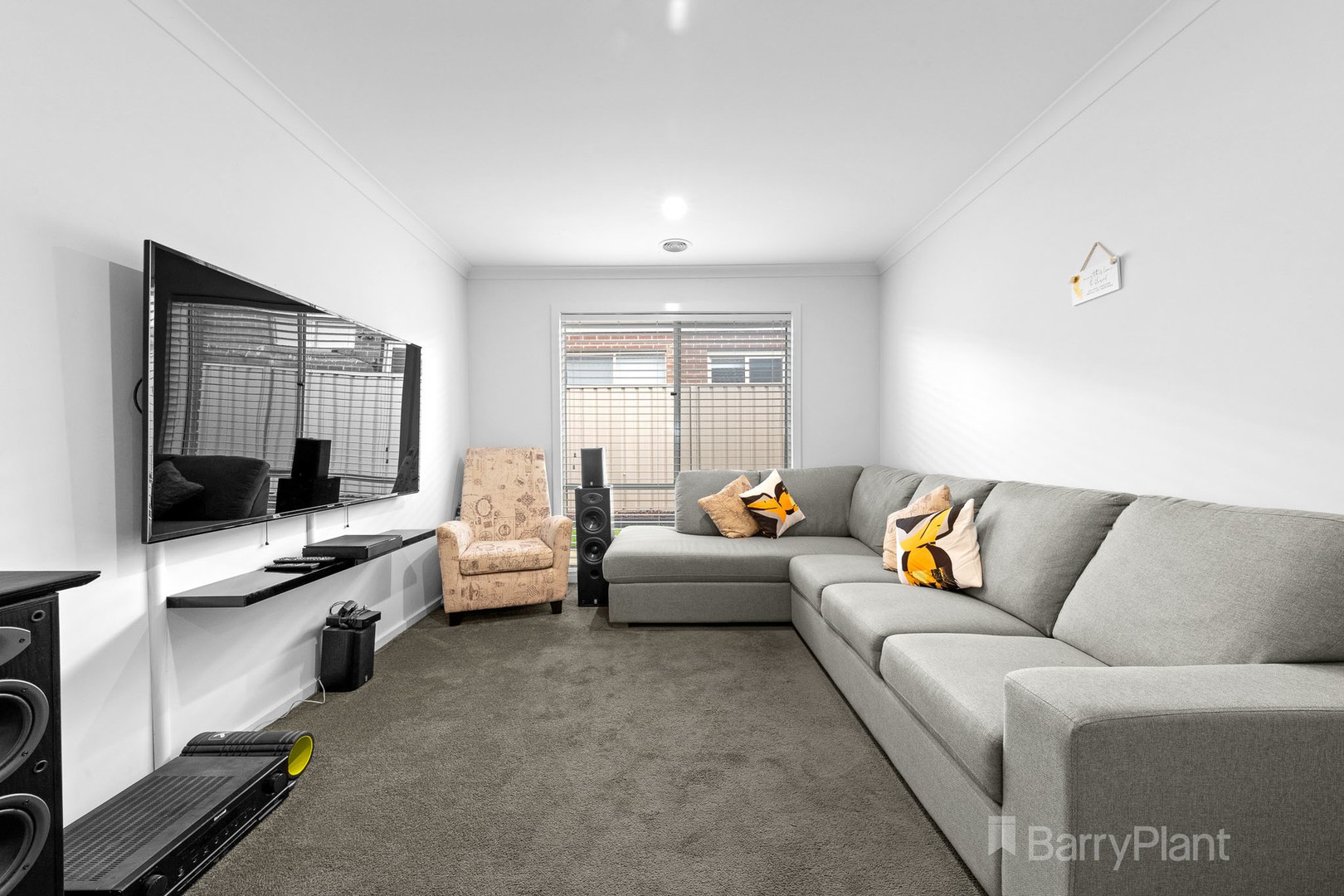 30 Kenneth Road, Pakenham, VIC 3810, Pakenham - Thumbnail 2