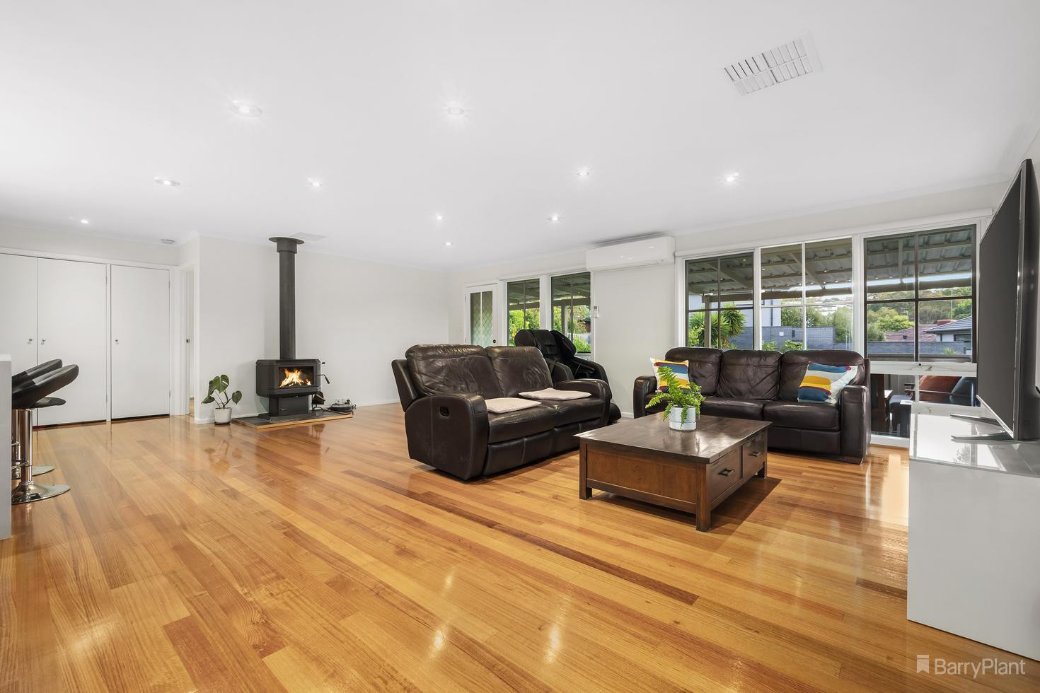 30 Mayfair Avenue, Templestowe Lower, VIC 3107 - Thumbnail 2 - 11/01/2022