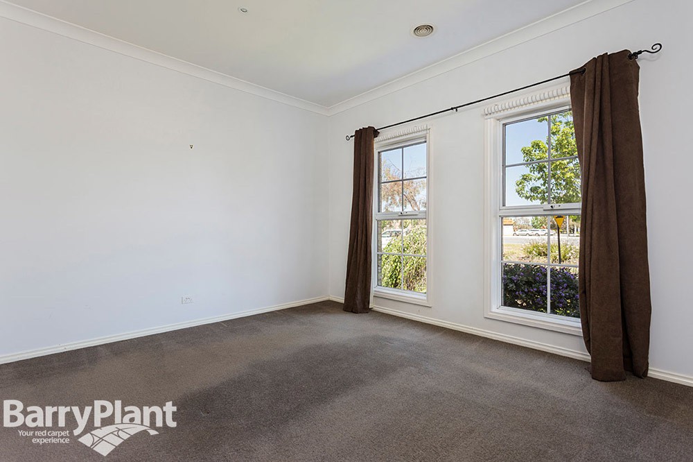 30 Mowbray Drive, Point Cook, VIC 3030 - Thumbnail 2 - 22/04/2025