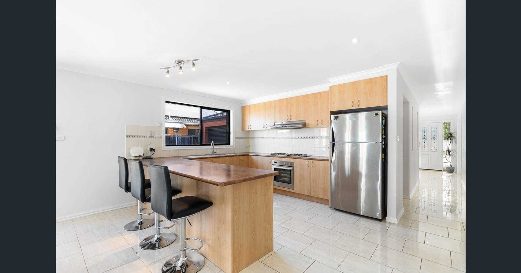 30 Saunders Crescent, Epping, VIC 3076, Epping - Thumbnail 2