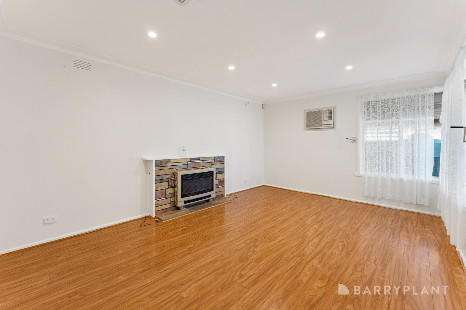 30 Willow Avenue, St Albans, VIC 3021, St Albans - Thumbnail 2