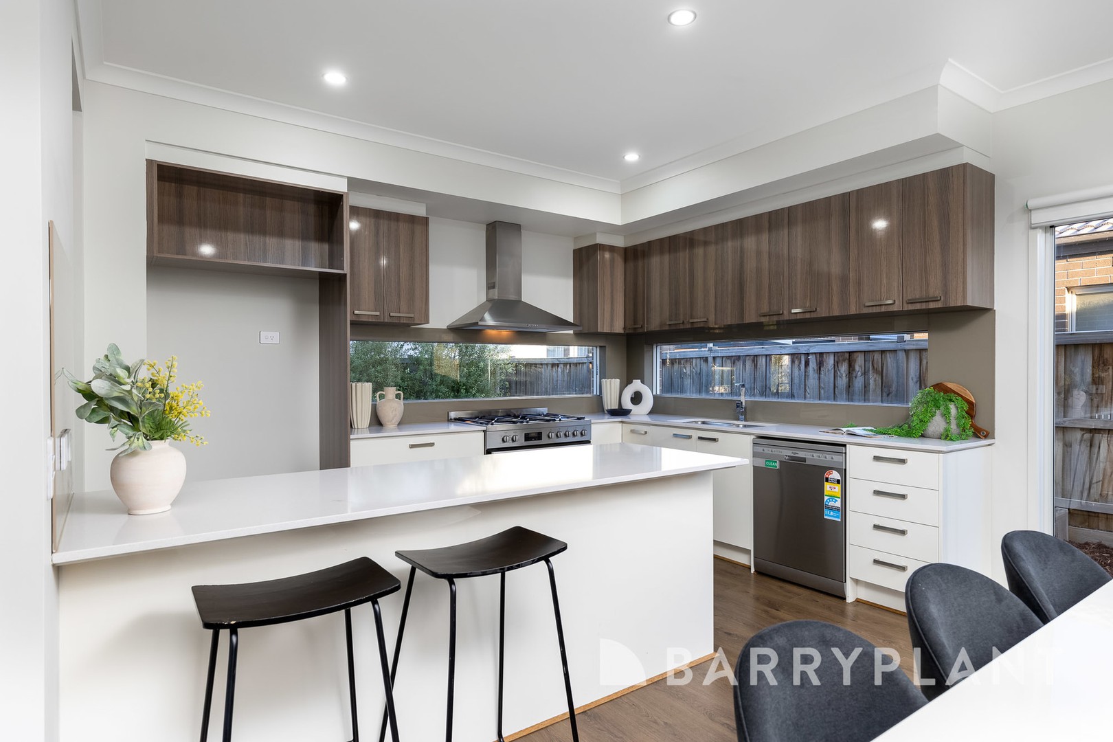 30 Zuccotti Crescent, Point Cook, VIC 3030, Point Cook - Thumbnail 7