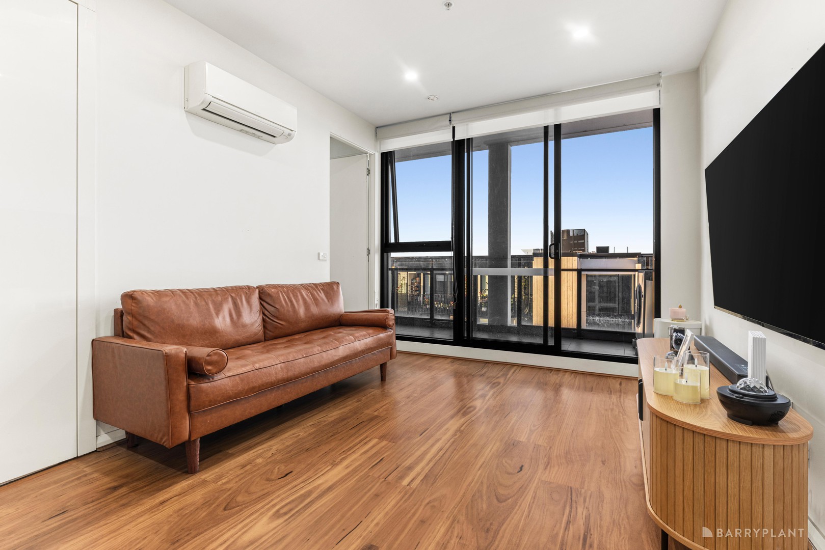 301/3 Red Hill Terrace, Doncaster East, VIC 3109 - Thumbnail 2 - 13/01/2026