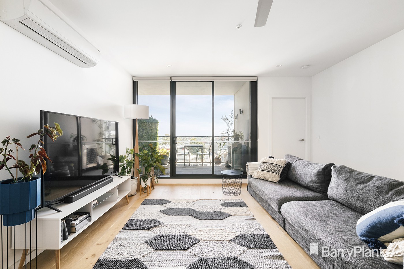 302/35 Plenty Road, Preston, VIC 3072, Preston - Thumbnail 2