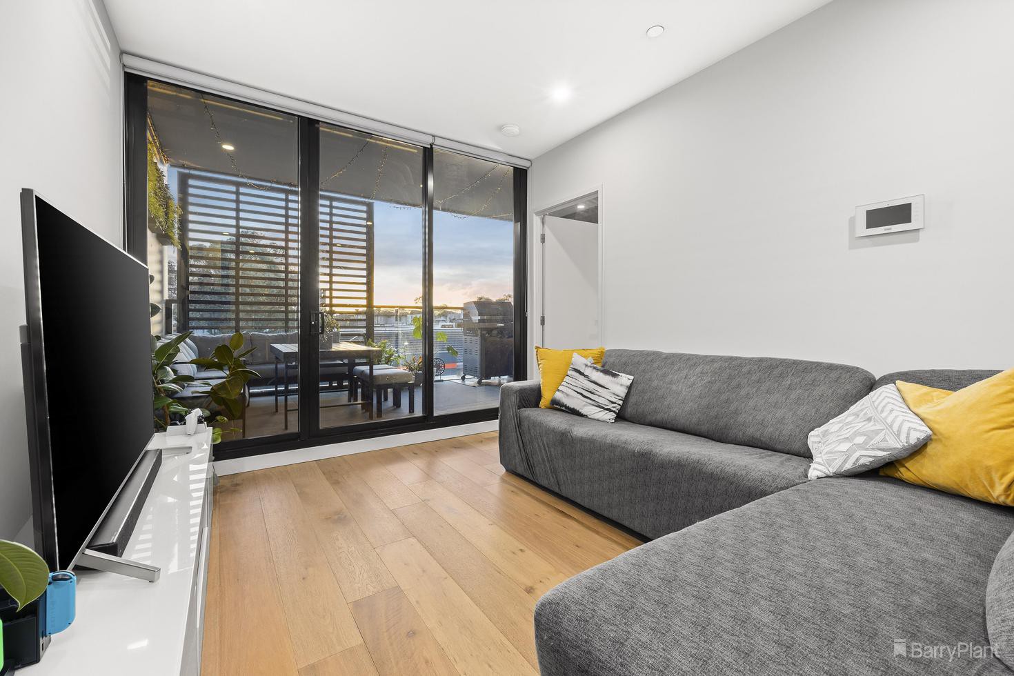 303/9 Red Hill Terrace, Doncaster East, VIC 3109, Doncaster East - Thumbnail 2