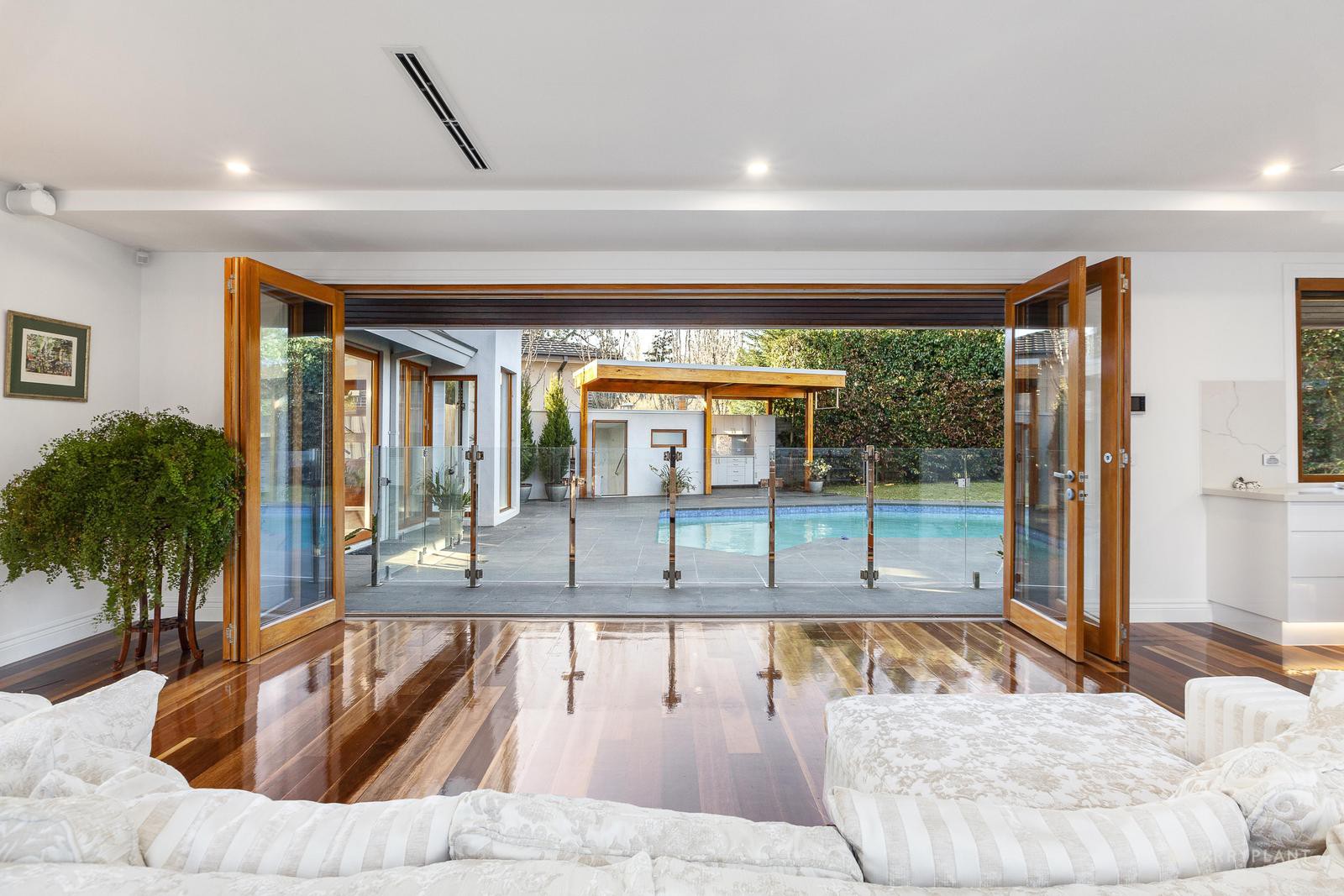 303 The Boulevard, Ivanhoe East, VIC 3079, Ivanhoe East - Thumbnail 3