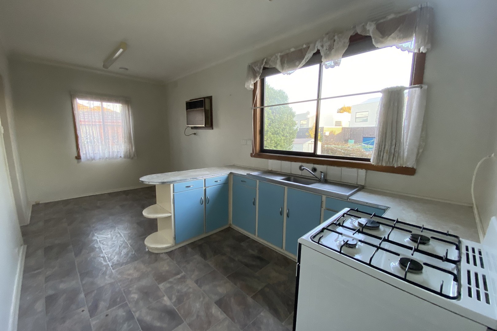 31 Andrew Street, Glenroy, VIC 3046 - Thumbnail 2 - 02/05/2025