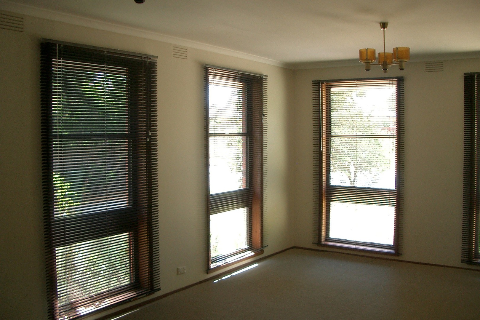 31 Bambra Street, Croydon, VIC 3136 - Thumbnail 1 - 22/11/2021