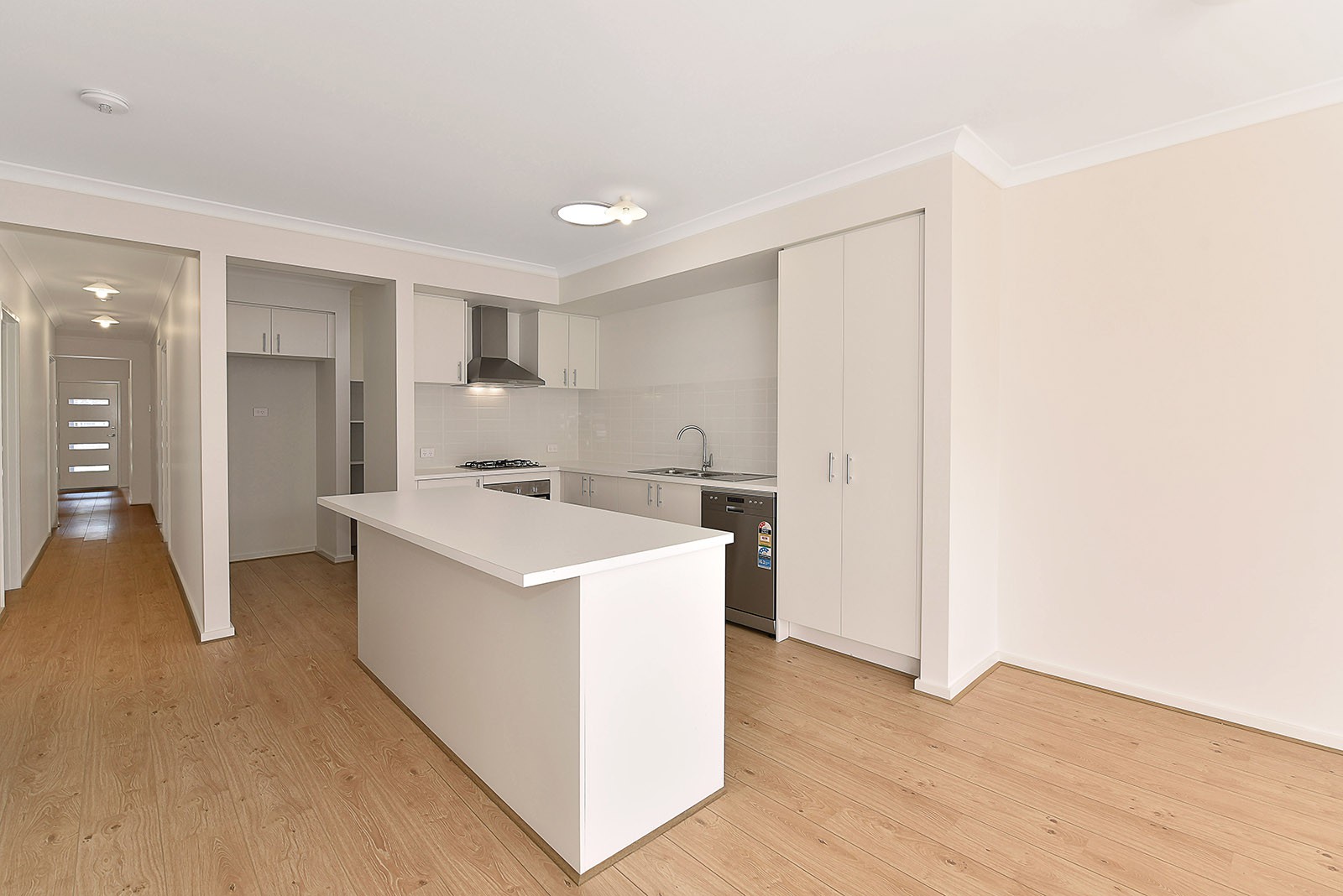 31 Castor Way, Mickleham, VIC 3064, Mickleham - Thumbnail 2