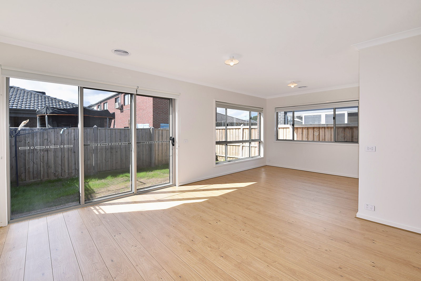 31 Castor  Way, Mickleham, VIC 3064 - Thumbnail 2 - 02/05/2022