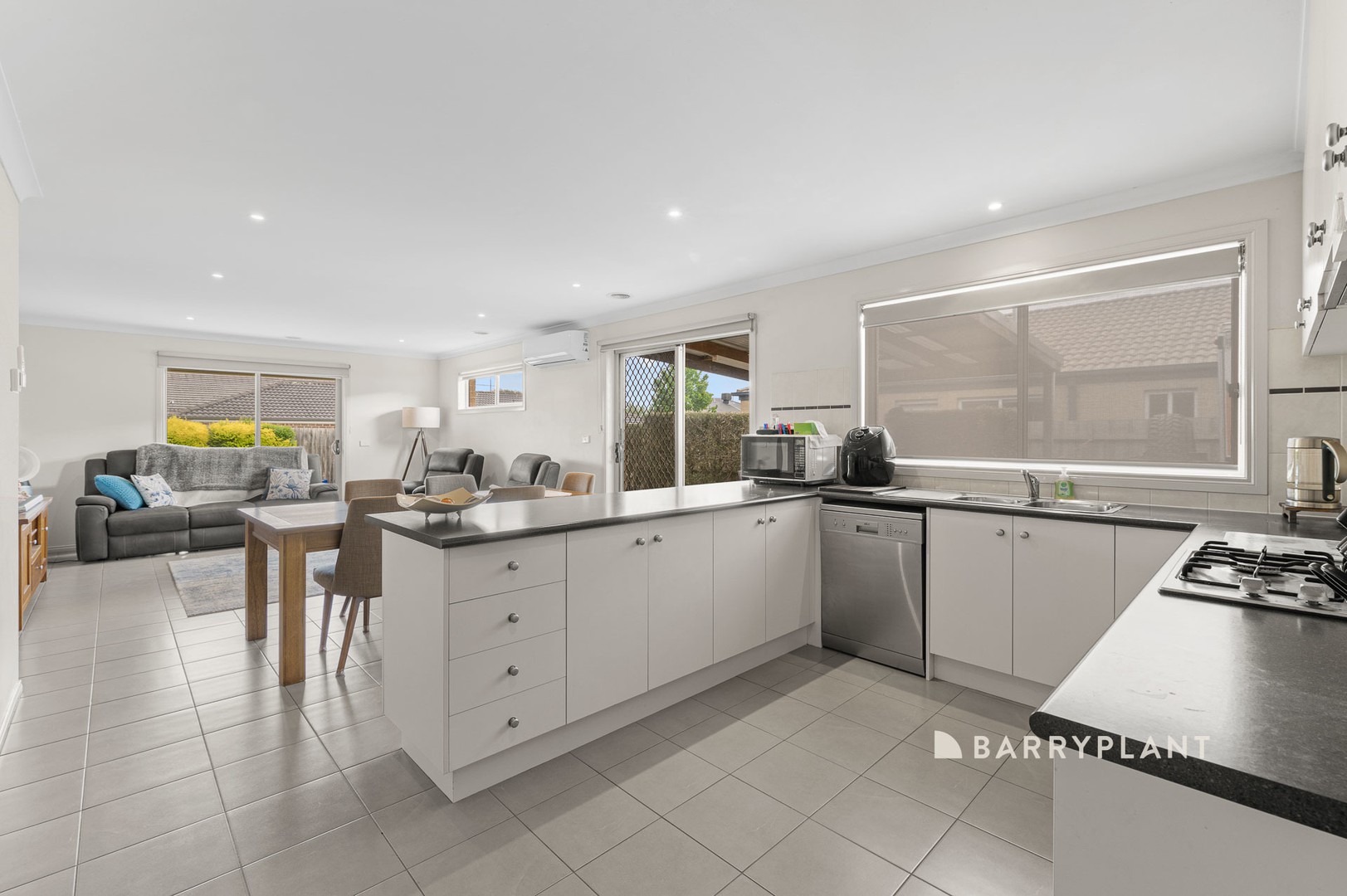 31 Chaucer Way, Drouin, VIC 3818, Drouin - Thumbnail 3