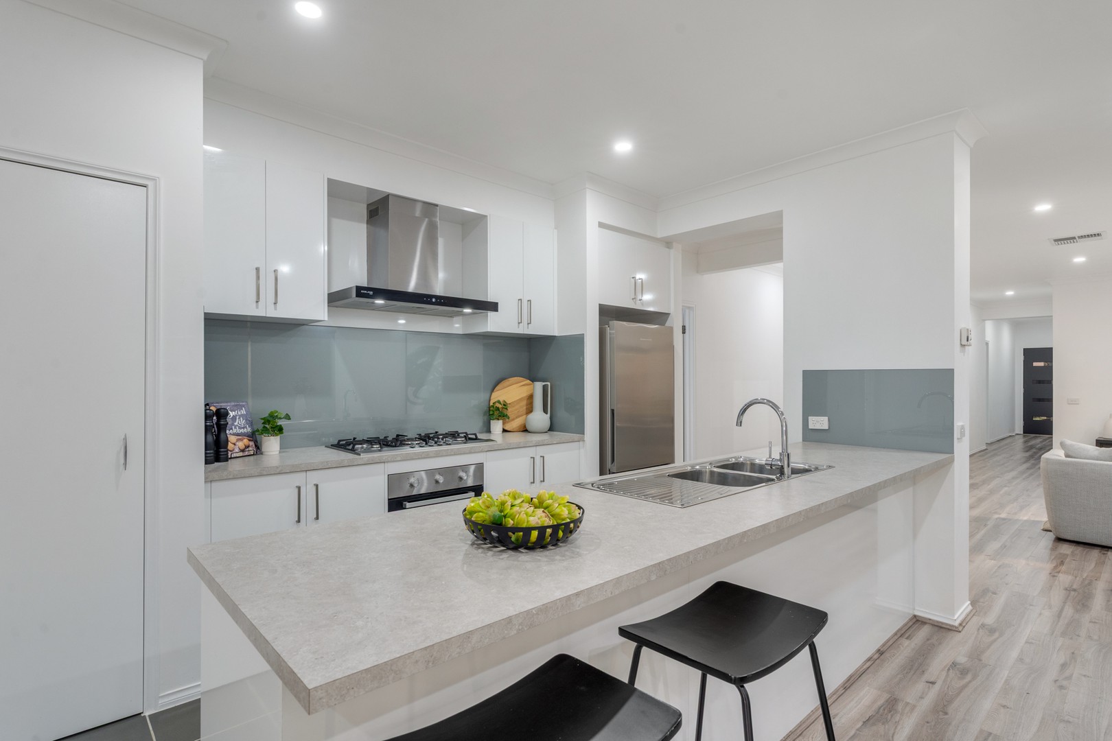 31 Cheltenham Close, Craigieburn, VIC 3064 - Thumbnail 1 - 19/05/2025