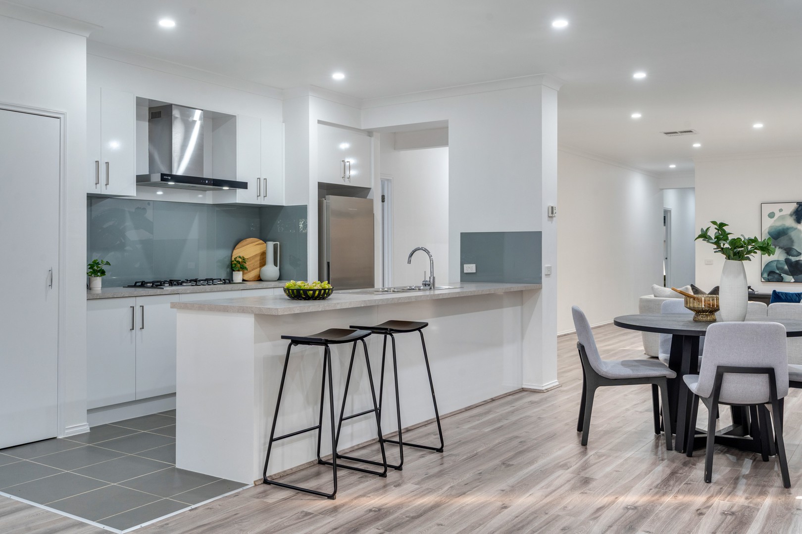 31 Cheltenham Close, Craigieburn, VIC 3064 - Thumbnail 2 - 19/05/2025