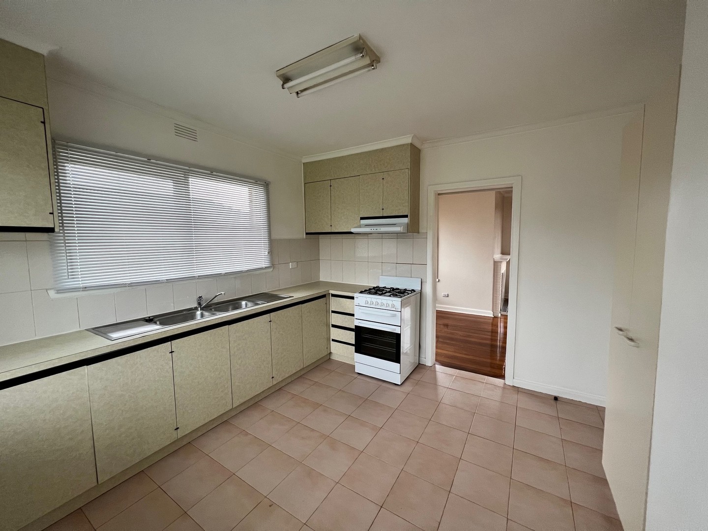 31 Cherry Orchard  Rise, Box Hill North, VIC 3129, Box Hill North - Thumbnail 4