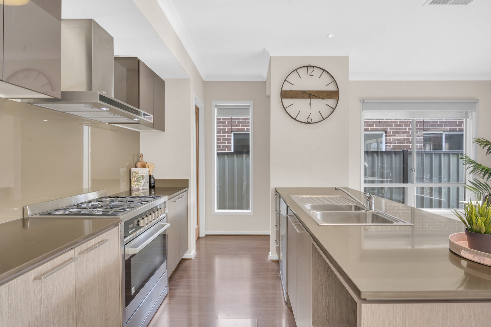 31 Cockatiel Circuit, Craigieburn, VIC 3064, Craigieburn - Thumbnail 2