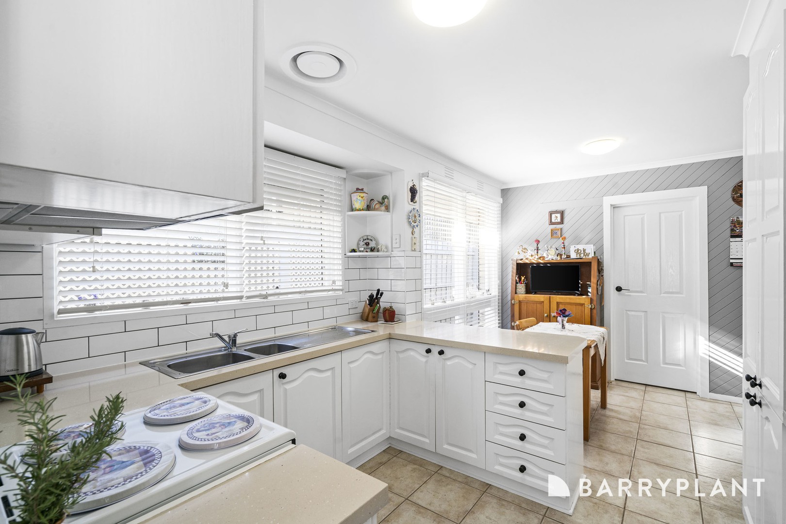 31 Hall Avenue, Altona Meadows, VIC 3028, Altona Meadows - Thumbnail 4