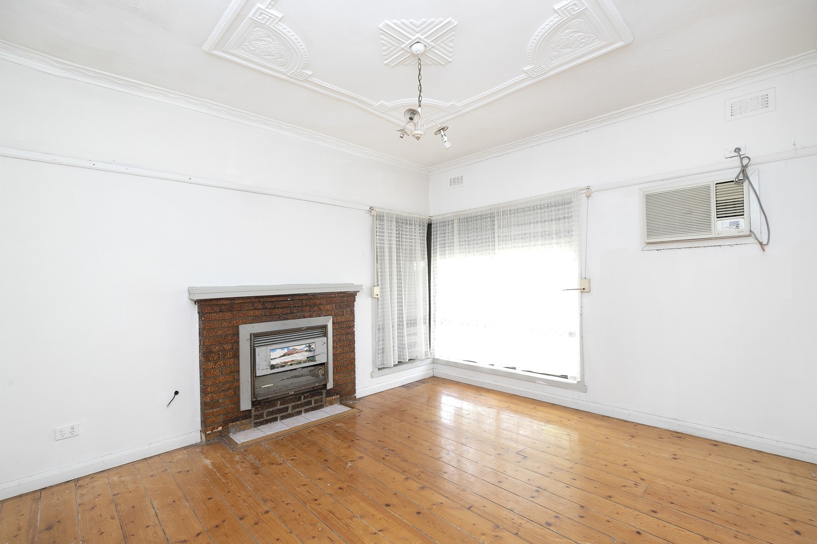31 Hampshire Road, Sunshine, VIC 3020, Sunshine - Thumbnail 3