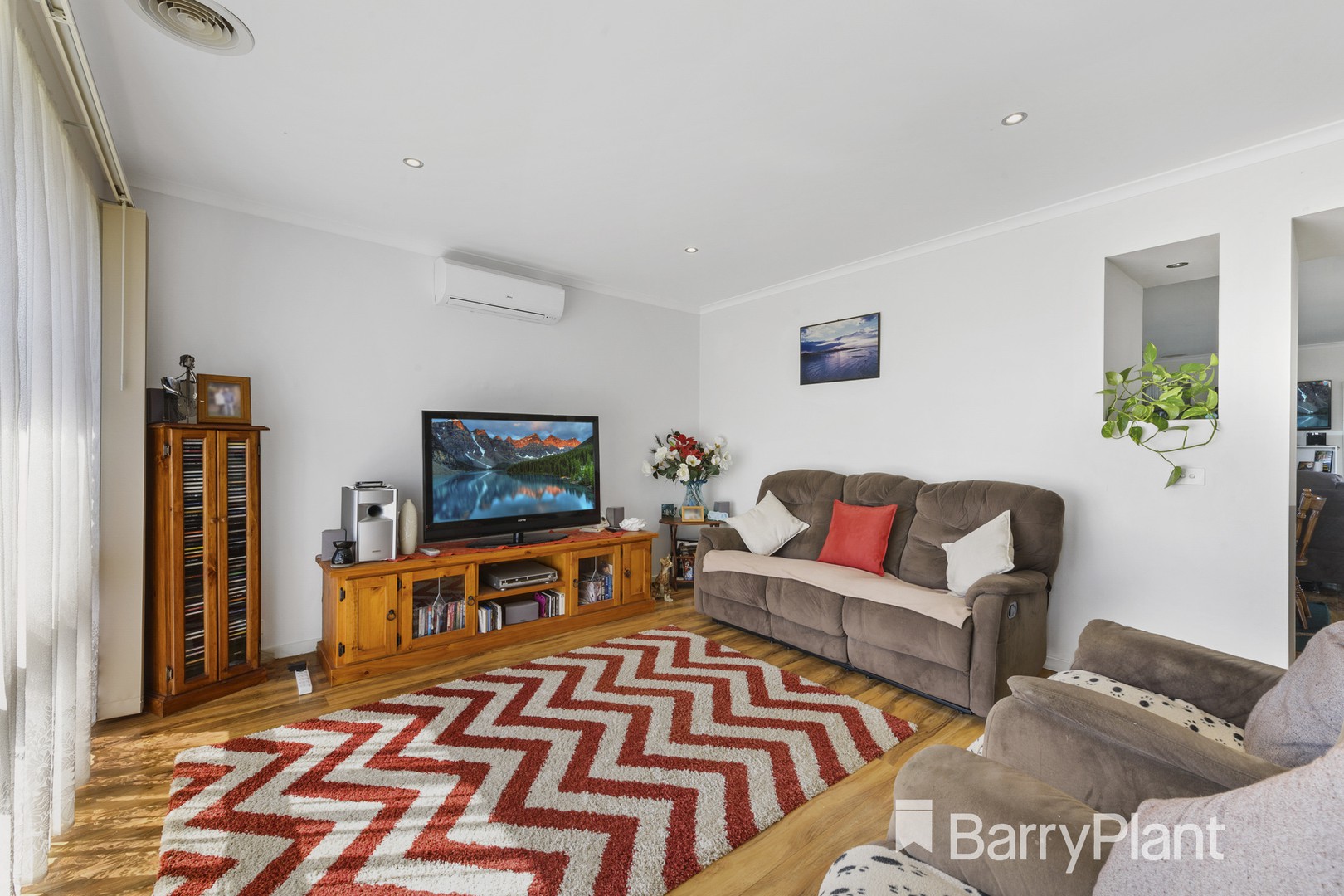 31 Kurunjang Drive, Kurunjang, VIC 3337 - Thumbnail 2 - 19/03/2024