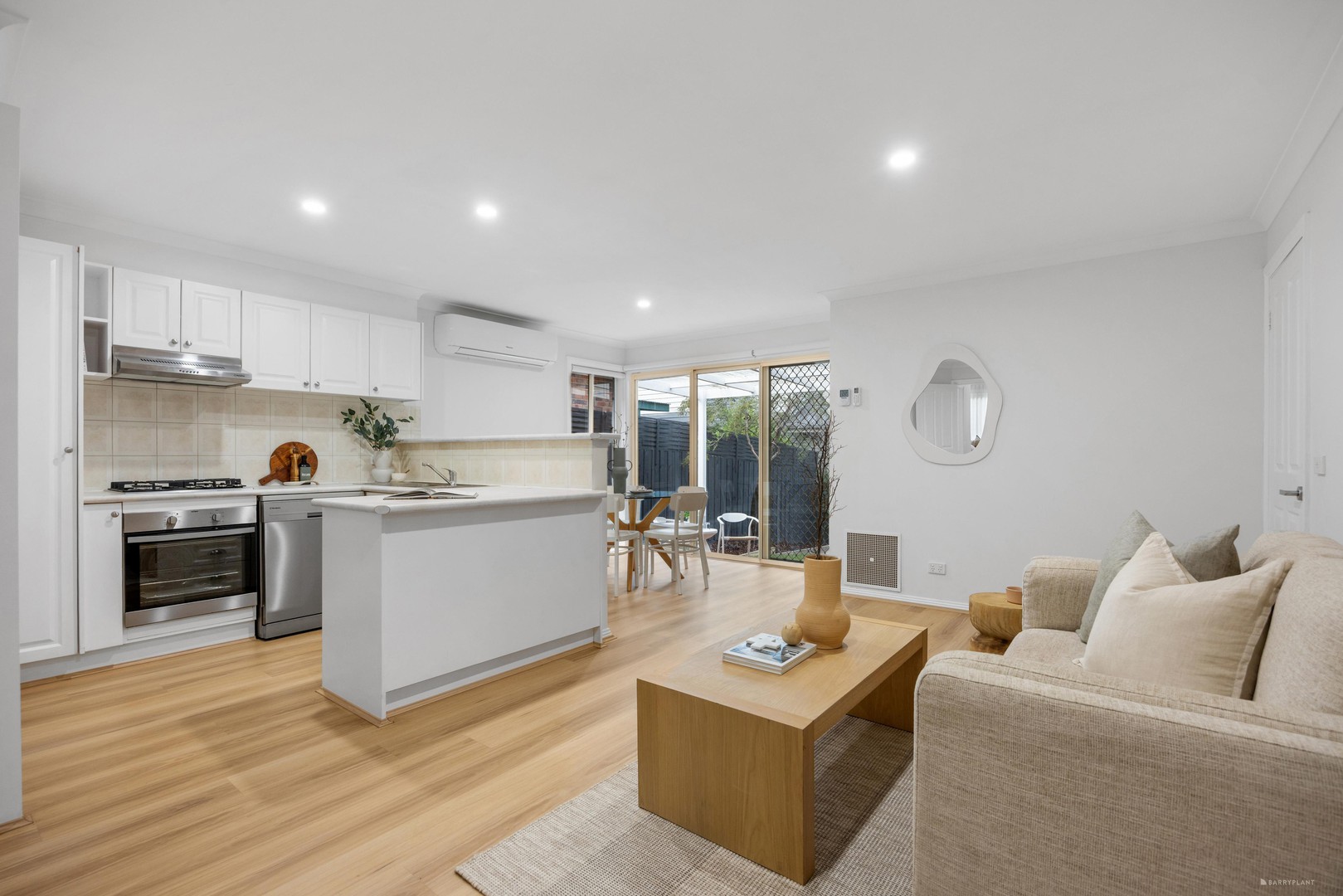 31 Luck Street, Eltham, VIC 3095, Eltham - Thumbnail 2