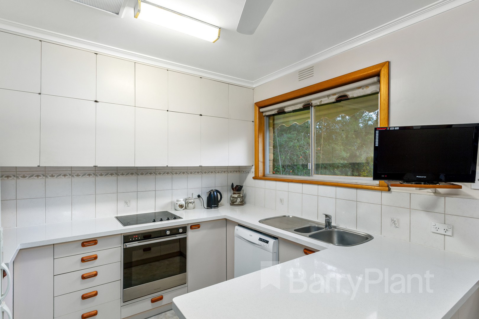 31 Monomeith Crescent, Mount Waverley, VIC 3149, Mount Waverley - Thumbnail 2