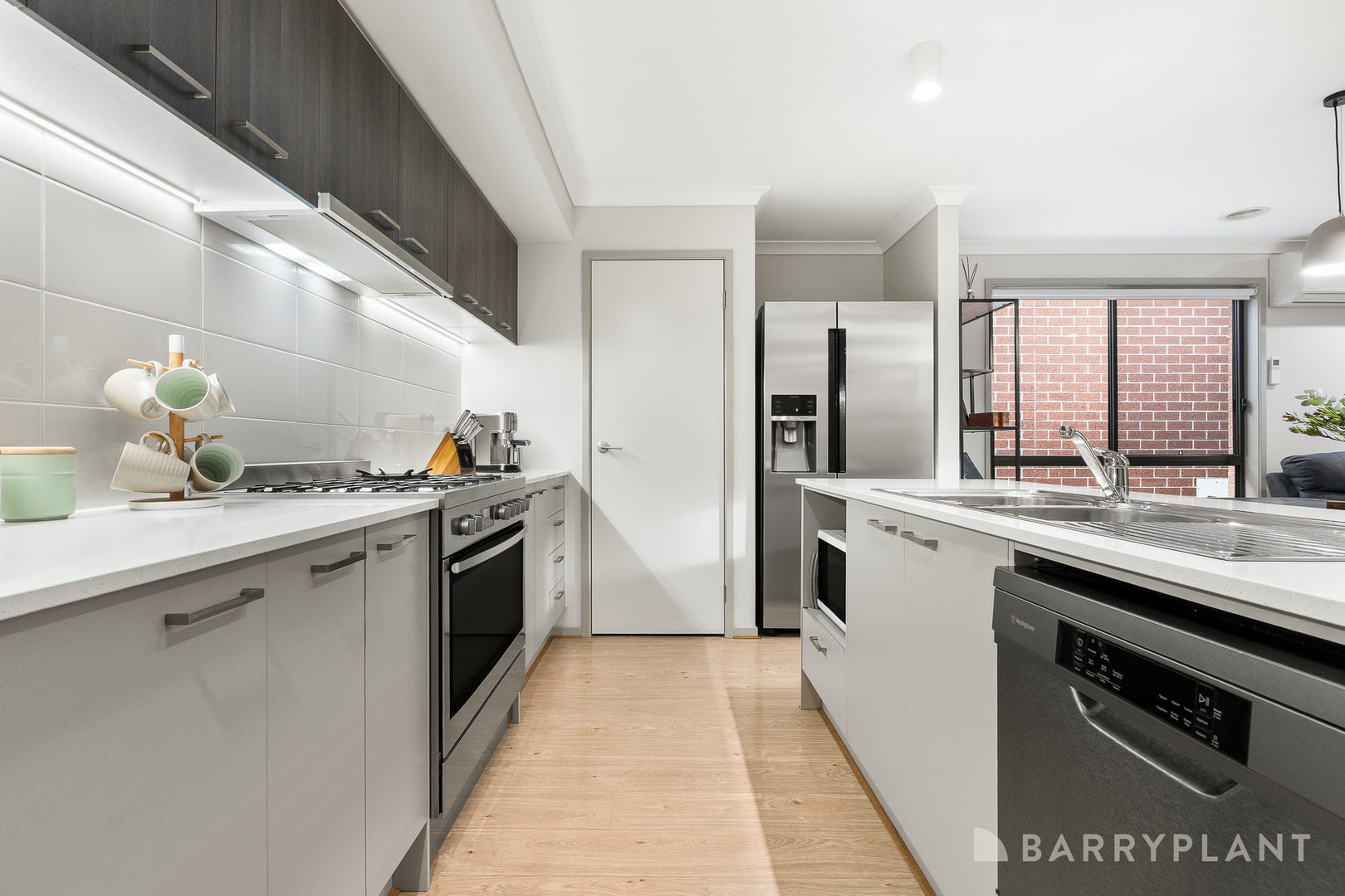 31 Moroak Crescent, Clyde North, VIC 3978 - Thumbnail 2 - 30/04/2025