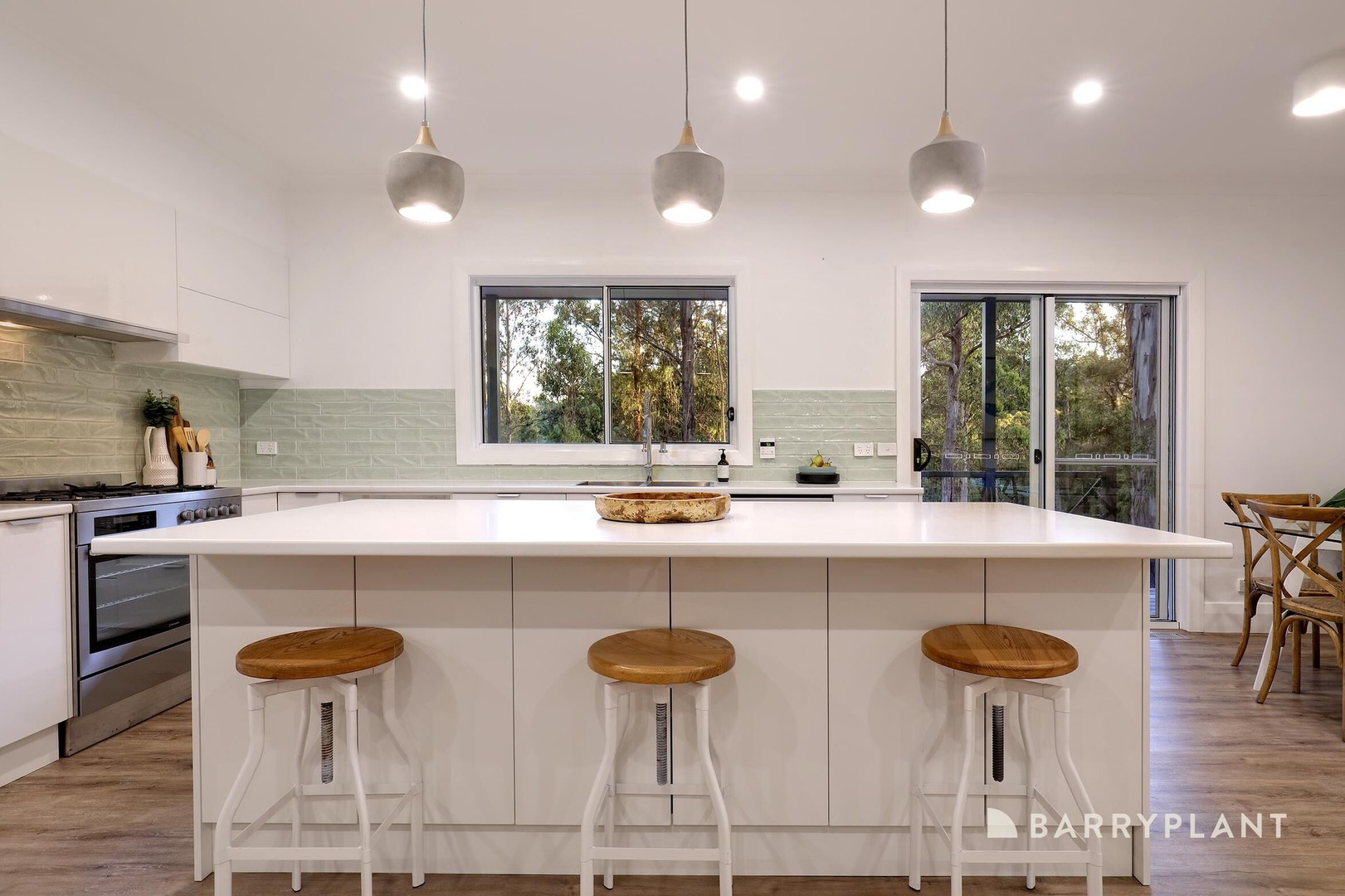 31 Mountain Road, Cockatoo, VIC 3781, Cockatoo - Thumbnail 2