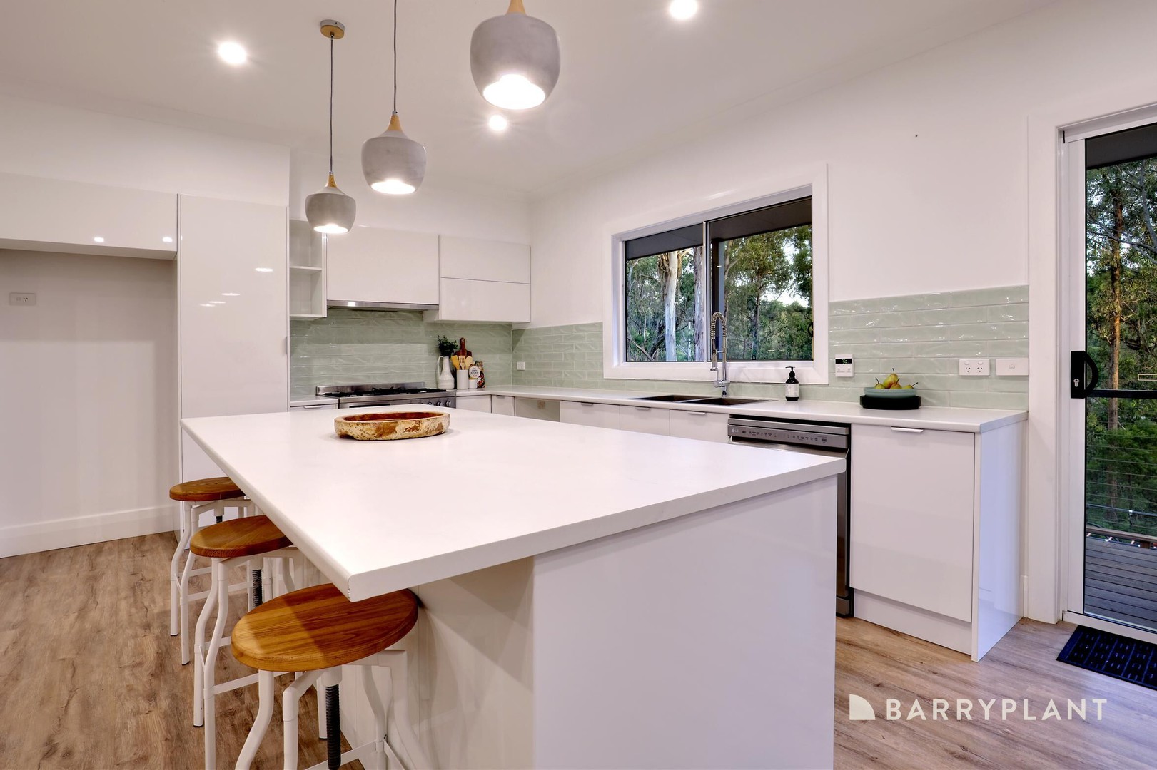 31 Mountain Road, Cockatoo, VIC 3781, Cockatoo - Thumbnail 3