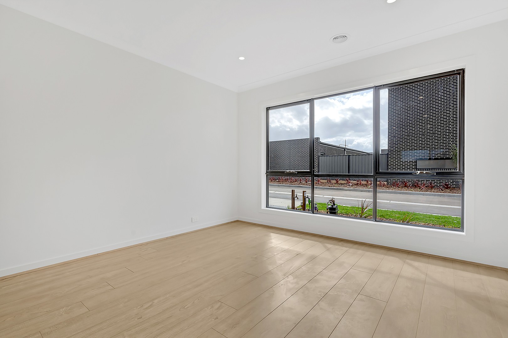 31 Nautical Crescent, Craigieburn, VIC 3064, Craigieburn - Thumbnail 2
