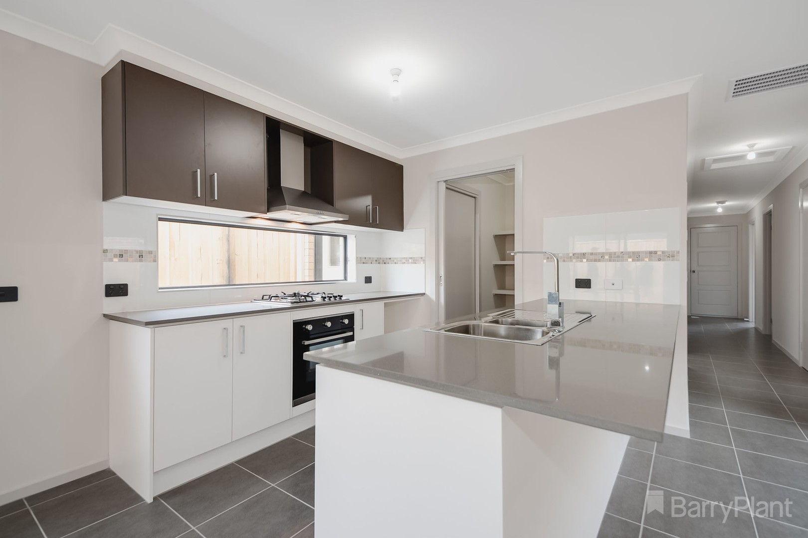 31 Newbury Street, Pakenham, VIC 3810, Pakenham - Thumbnail 2