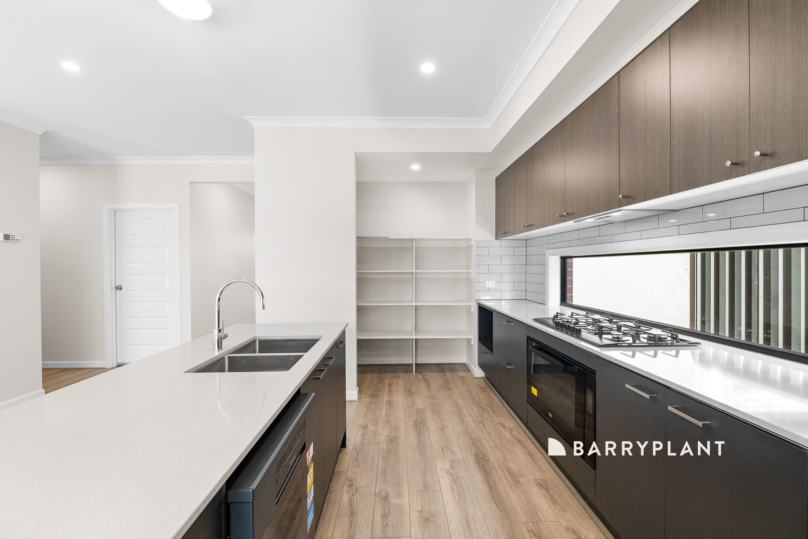 31 Orana Boulevard, Clyde North, VIC 3978, Clyde North - Thumbnail 2