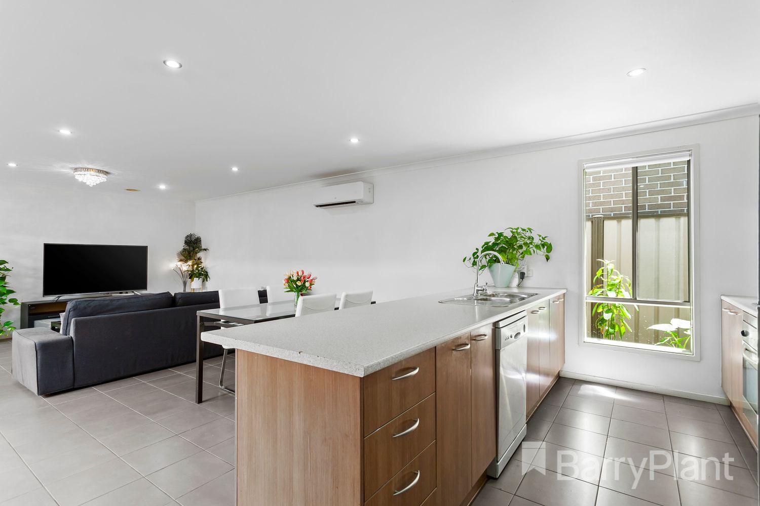 31 Redbox Crescent, Burnside Heights, VIC 3023, Burnside Heights - Thumbnail 2