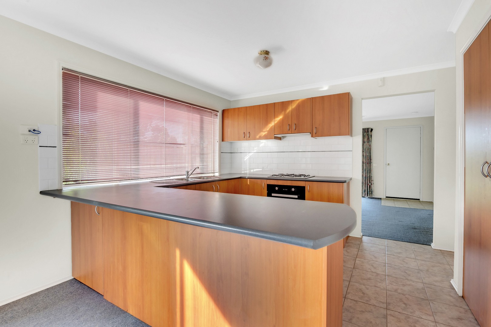 31 Volantis Crescent, Roxburgh Park, VIC 3064, Roxburgh Park - Thumbnail 3