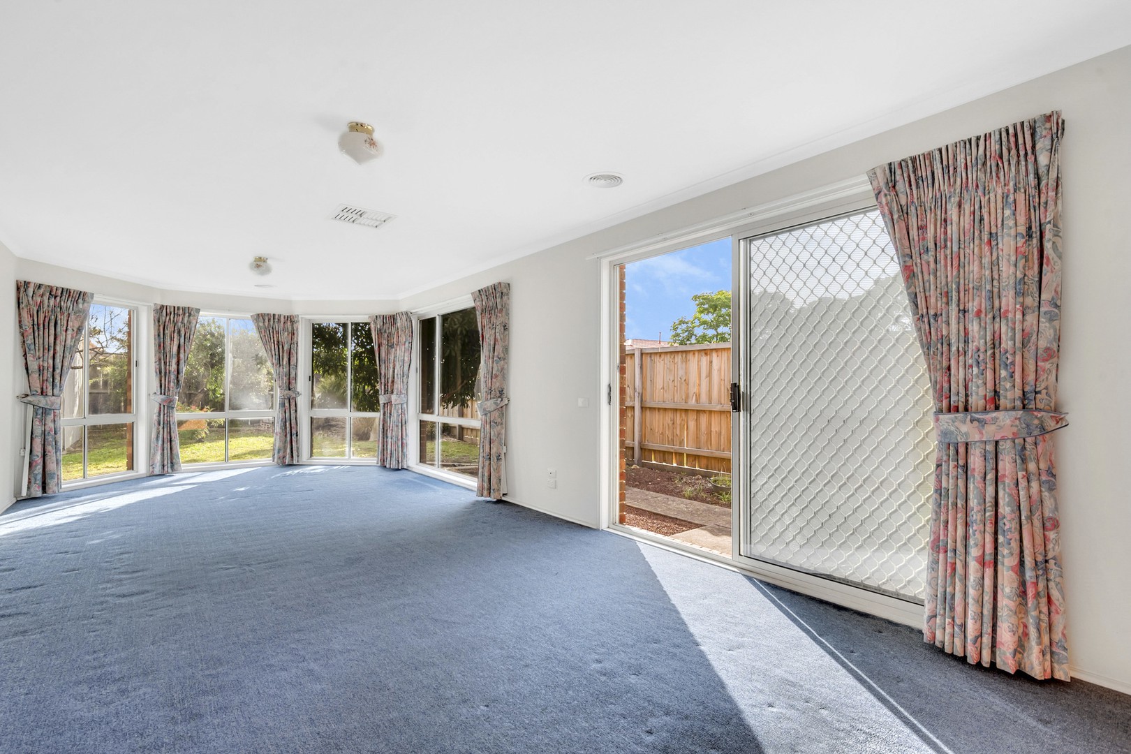 31 Volantis Crescent, Roxburgh Park, VIC 3064, Roxburgh Park - Thumbnail 4