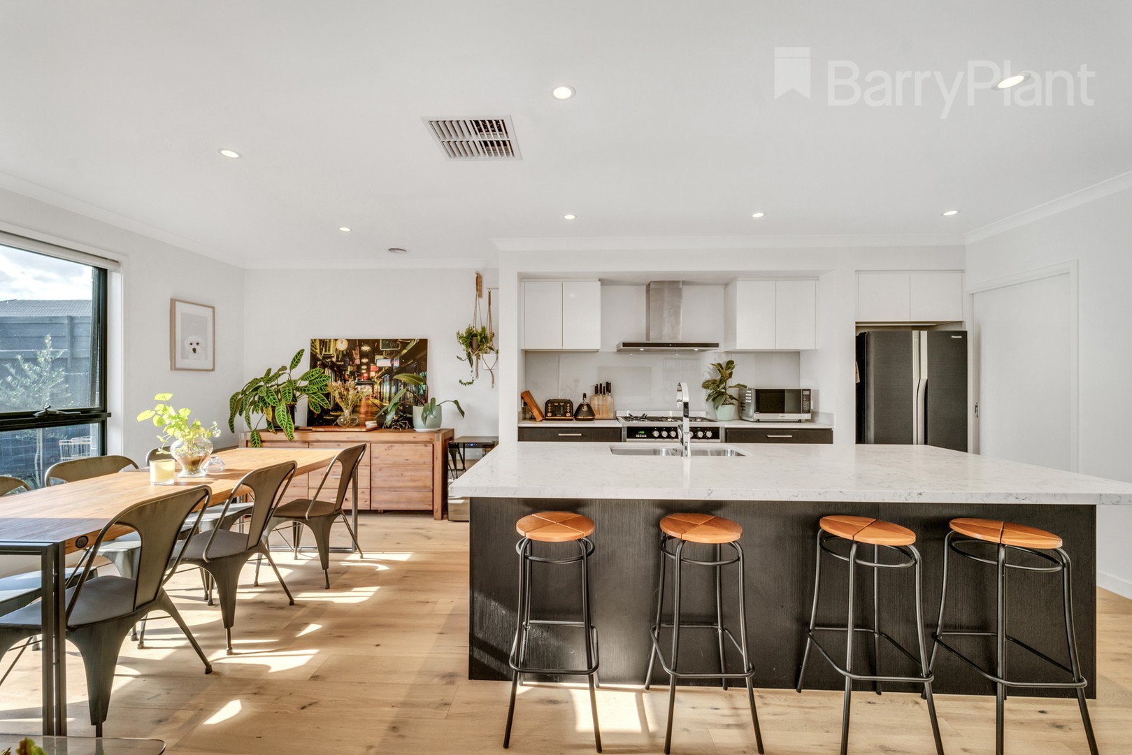 32 Albion Crescent, Mickleham, VIC 3064 - Thumbnail 2 - 06/05/2025