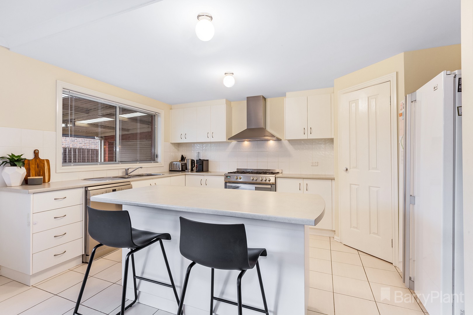 32 Almond Avenue, Wallan, VIC 3756, Wallan - Thumbnail 5