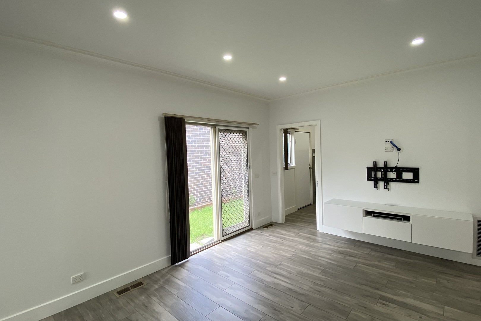 32 Banbury Road, Reservoir, VIC 3073, Reservoir - Thumbnail 6
