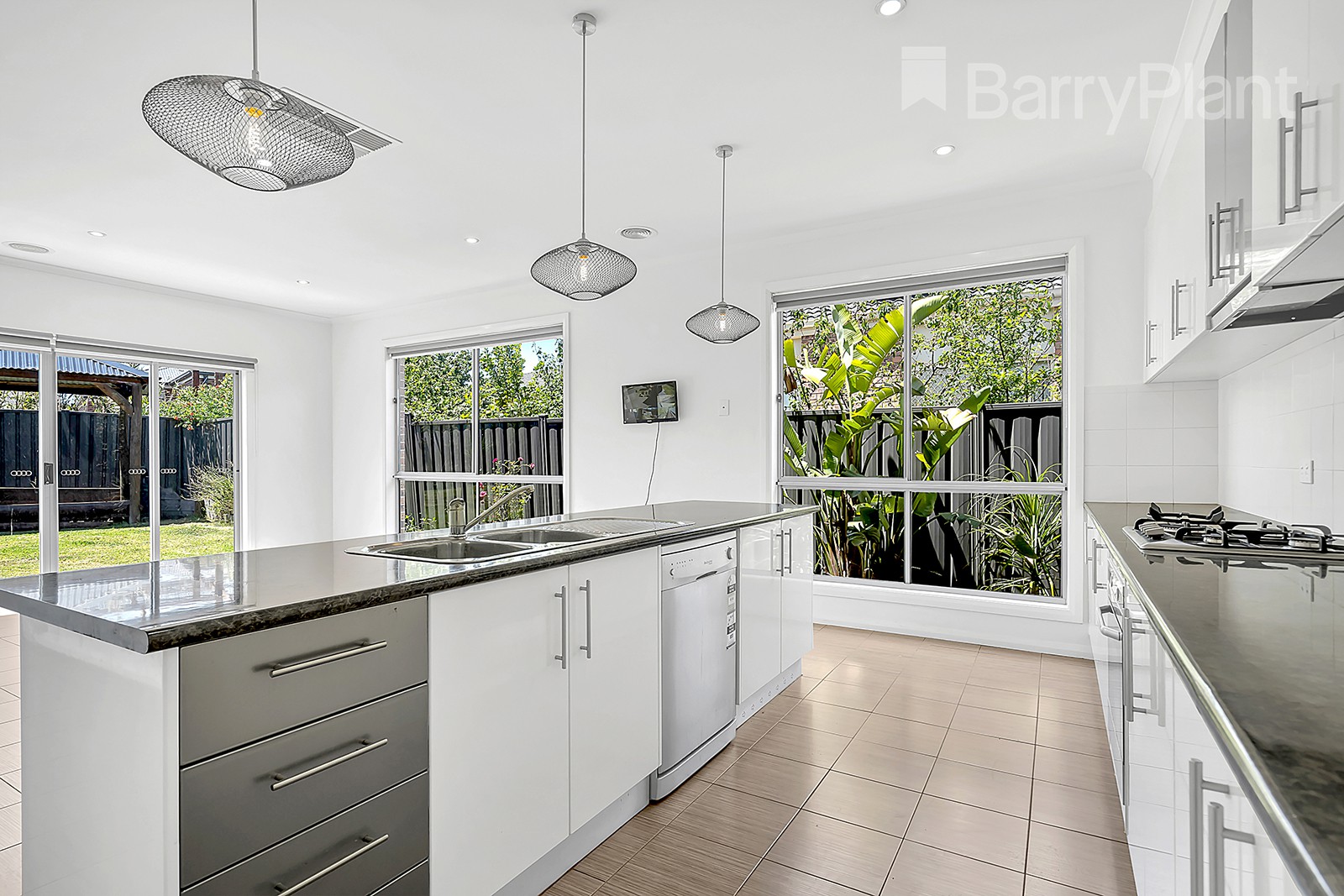 32 Black Range Avenue, Craigieburn, VIC 3064, Craigieburn - Thumbnail 3