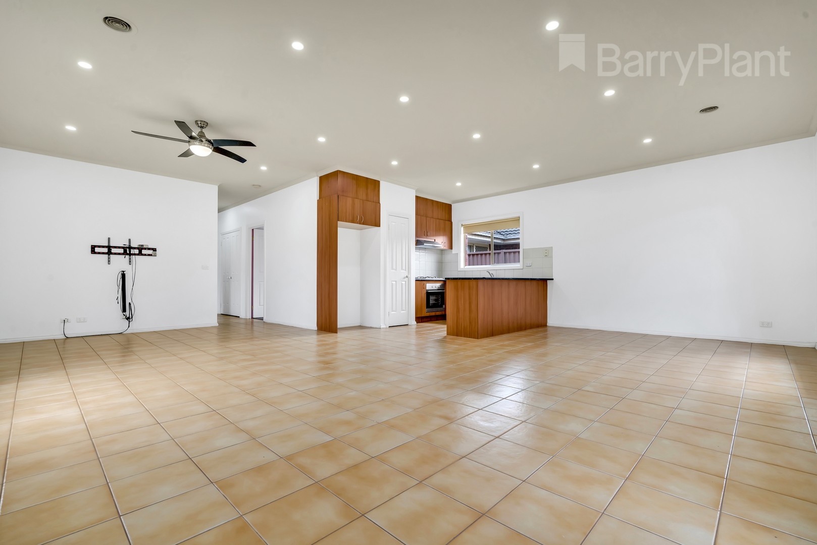 32 Bowral Loop, Craigieburn, VIC 3064, Craigieburn - Thumbnail 2