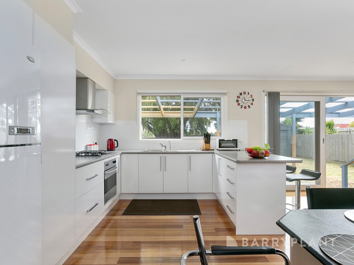 32 Cain Street, Capel Sound, VIC 3940 - Thumbnail 2 - 11/10/2024