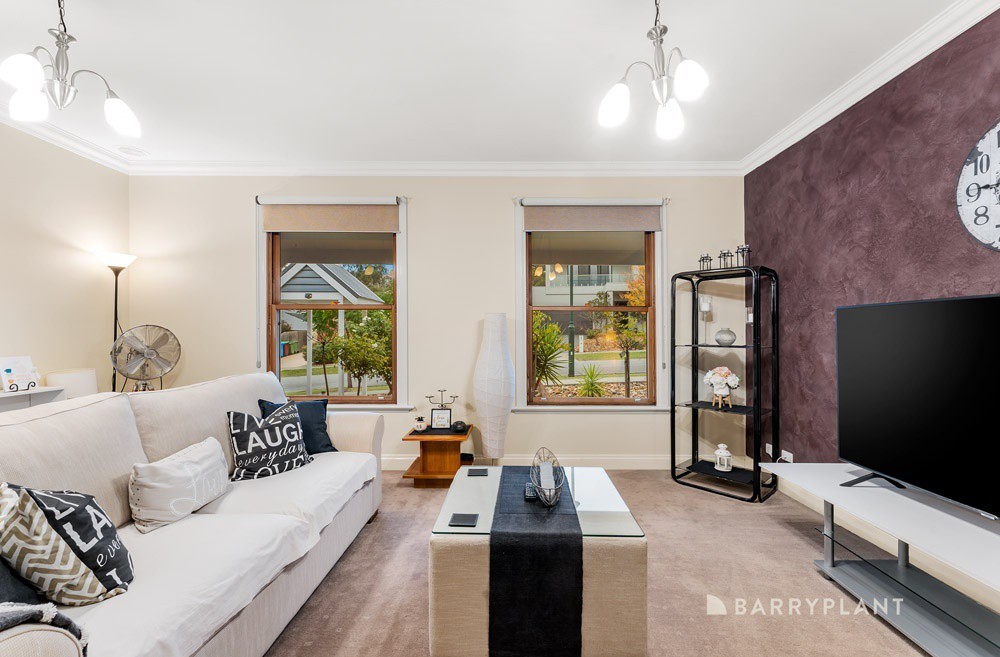 32 Cambridge Drive, Berwick, VIC 3806 - Thumbnail 2 - 27/05/2025